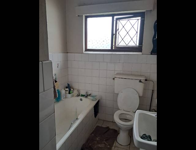 4 BEDROOM HOUSE FOR SALE IN SEA VIEW